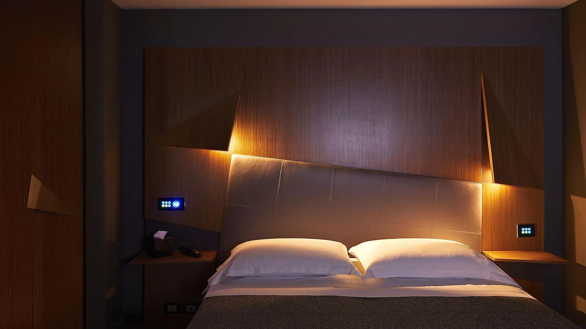 רומא Hotel The Building
